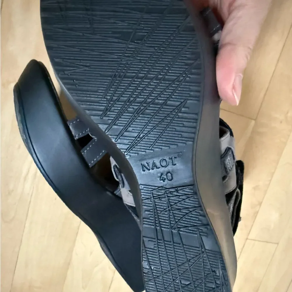 Naot Prestigehed Black/Gray Road Leather Wedge Sandal 40 NWOB